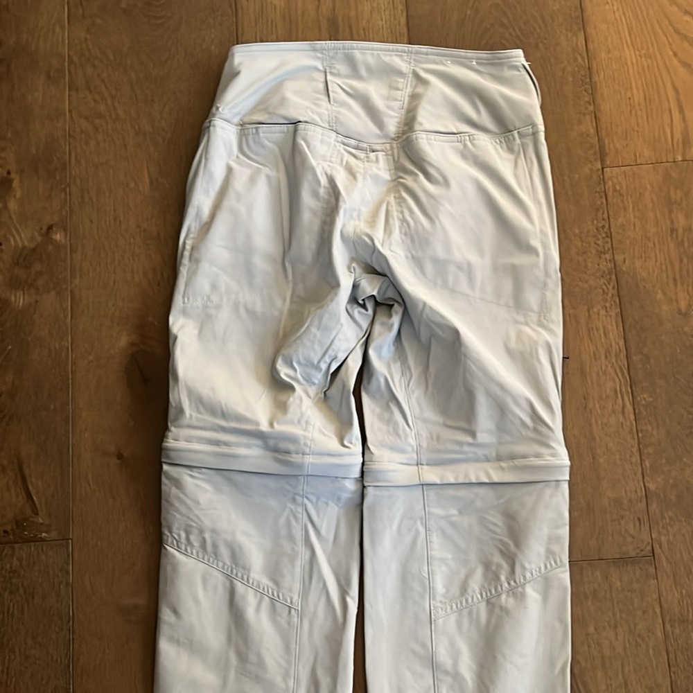 Columbia woman’s Light Gray Convertible Cargo Pants - Picture 4 of 5